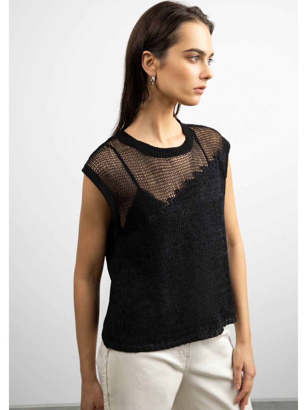 NWT Oak + Fort Distressed Sleeveless Sweater Size M in Black